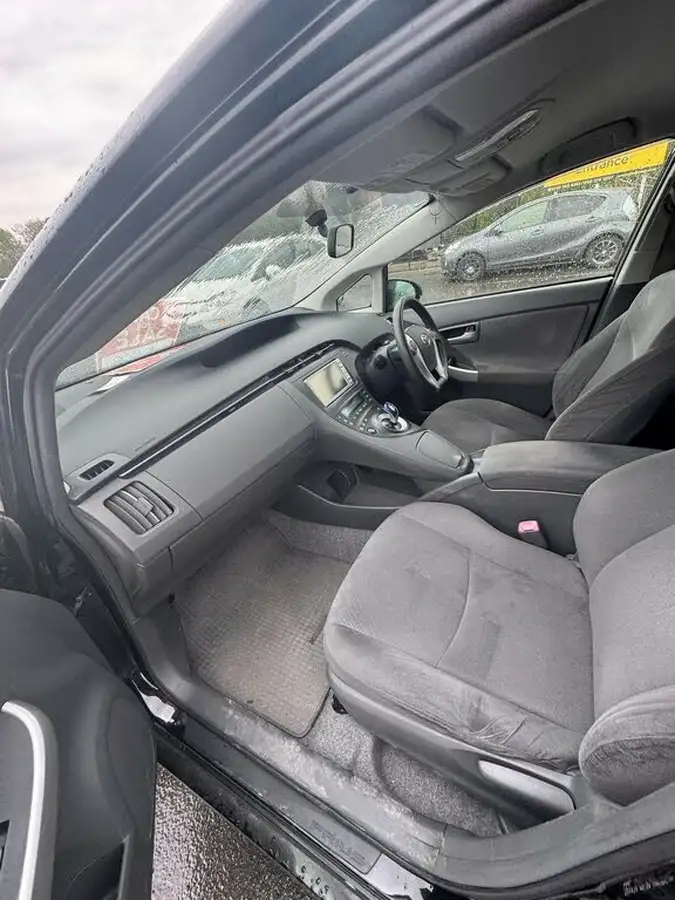 2010-toyota-prius-big-16