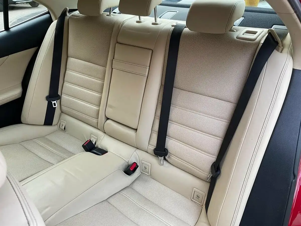 2014-lexus-is-300h-25-luxury-big-23