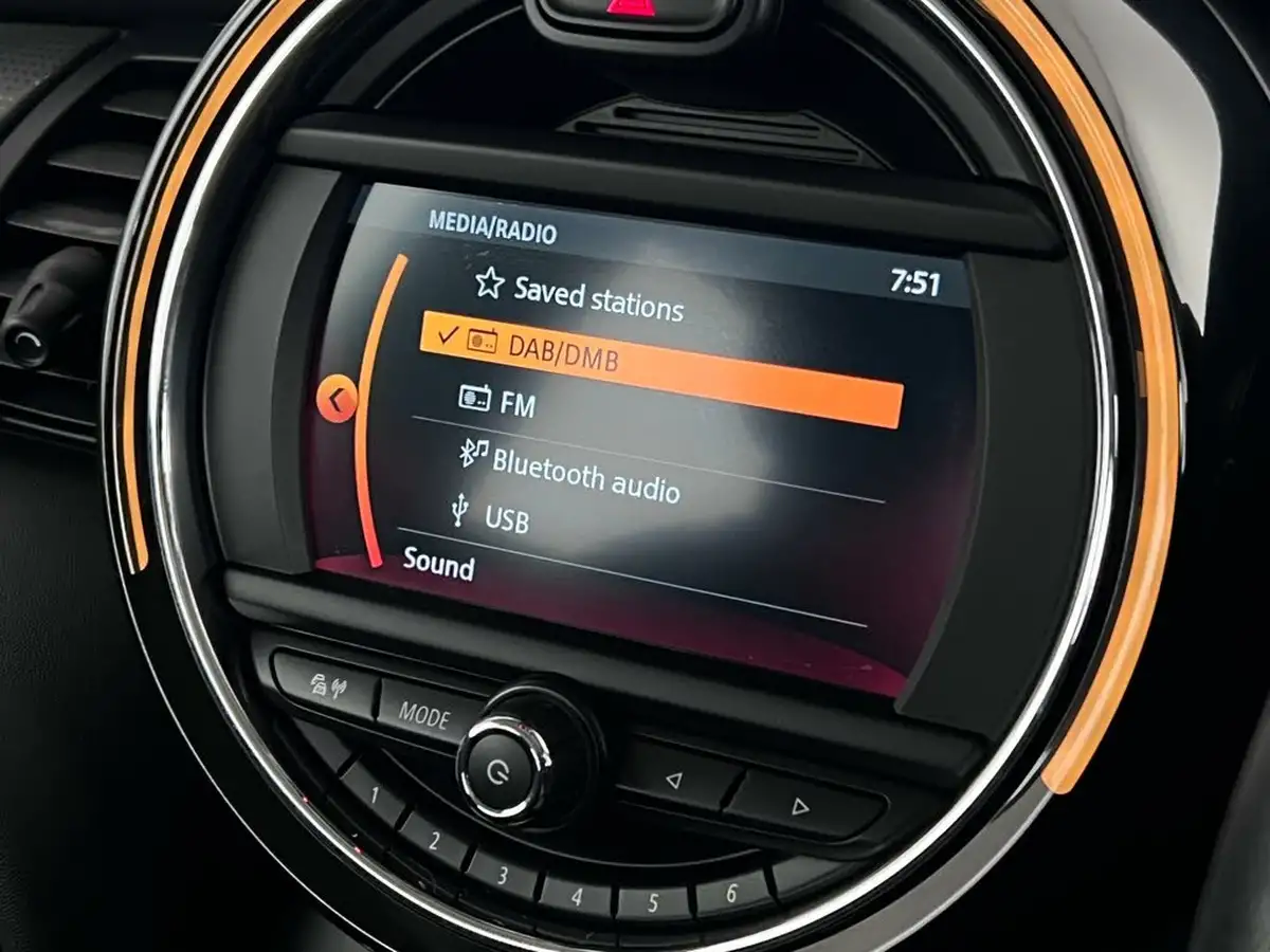 2019-mini-cooper-15-cooper-classic-hatchback-3d-big-21