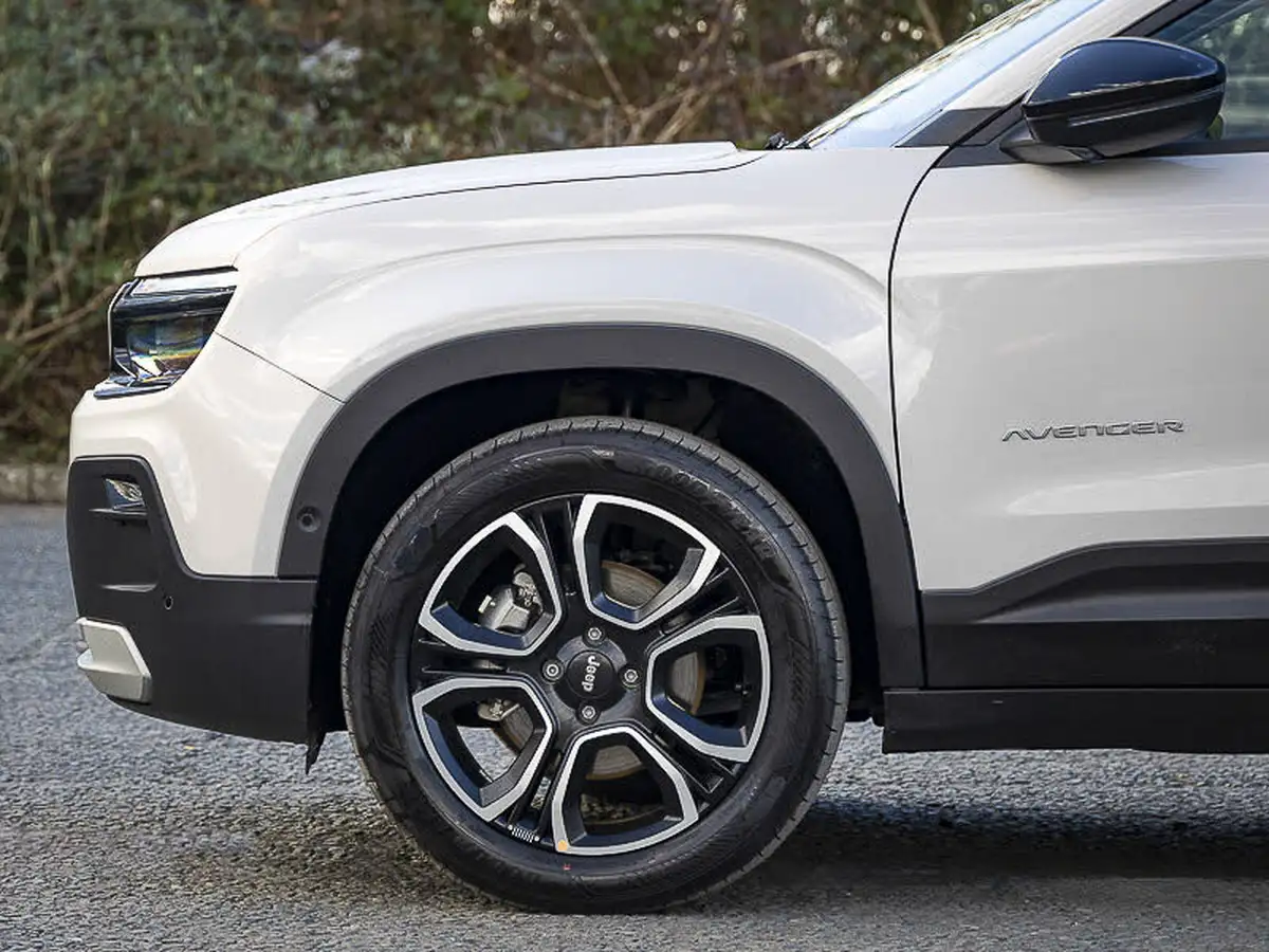 2025-jeep-avenger-12-gse-summit-e-hybrid-48v-auto-big-18