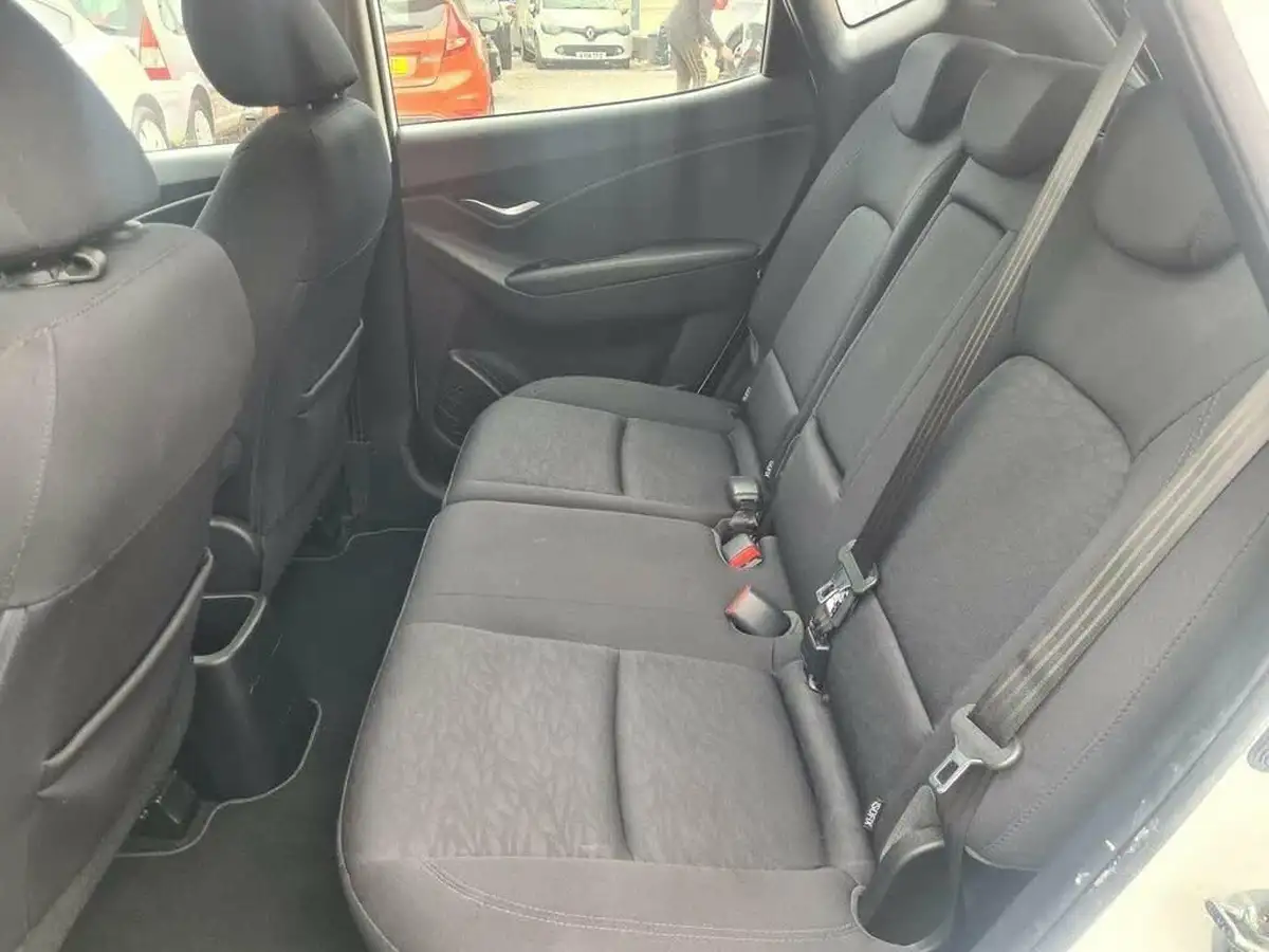 2016-hyundai-ix20-14-se-big-7
