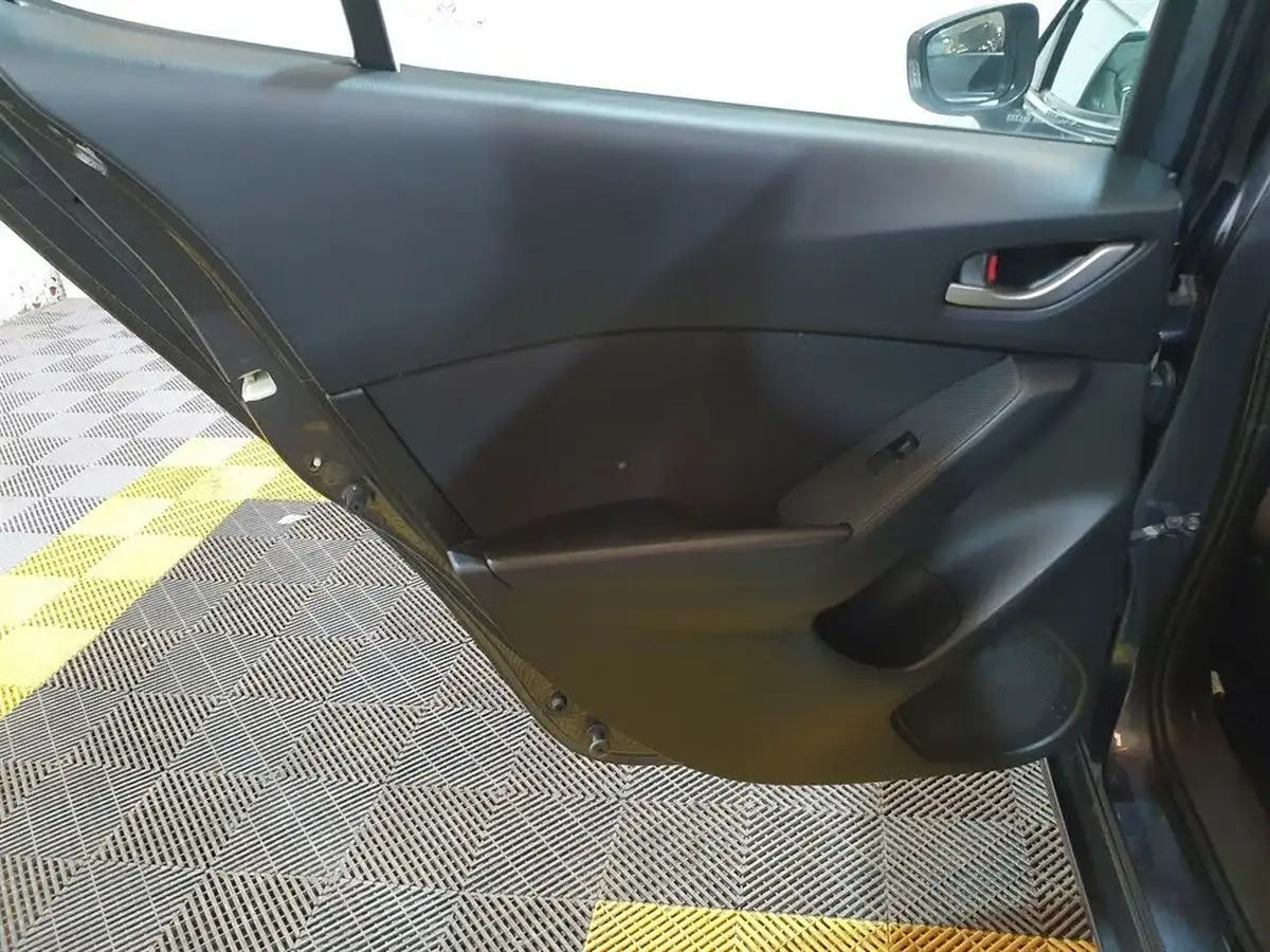2015-mazda-mazda3-20-se-nav-hatchback-5d-auto-big-16