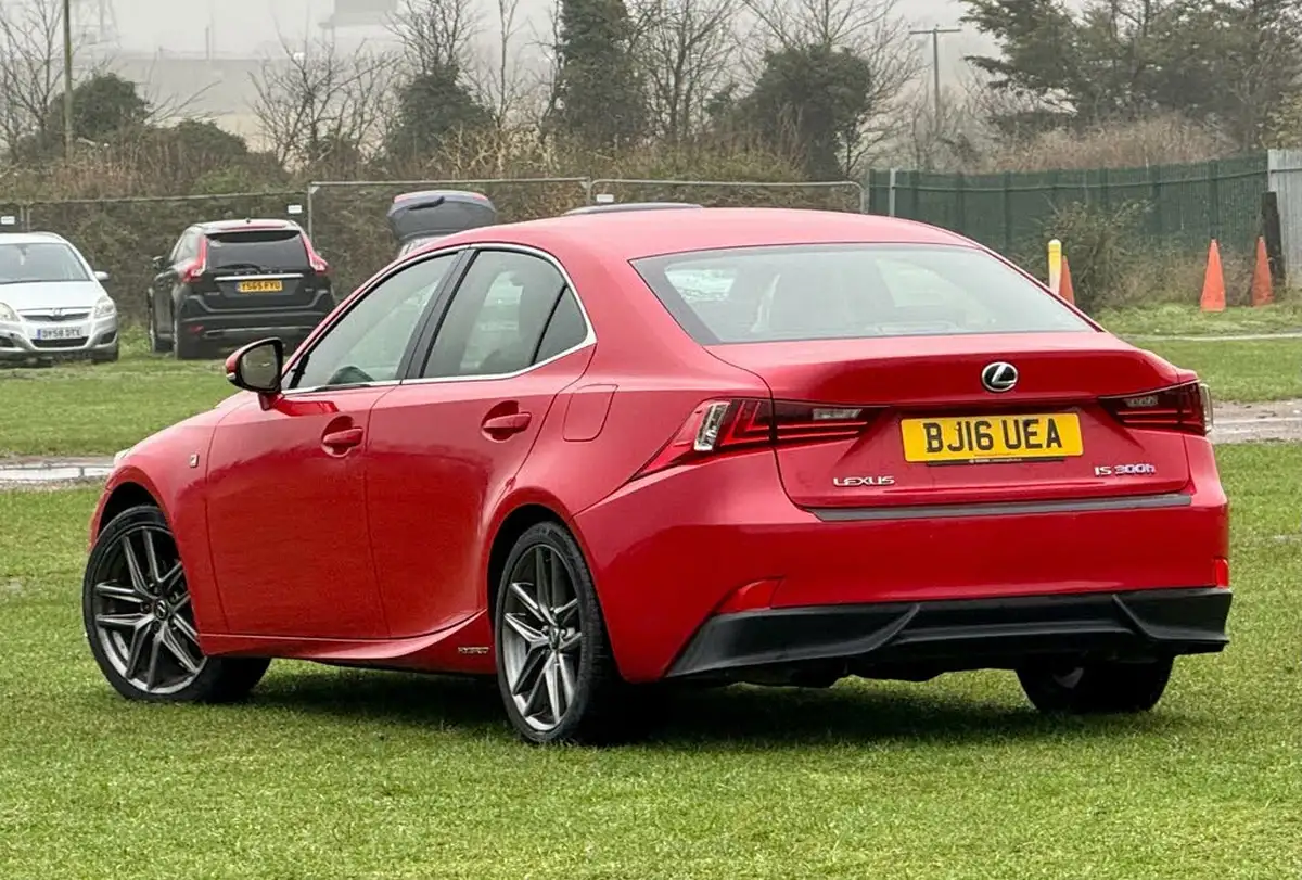 2016-lexus-is-300h-25-f-sport-big-1