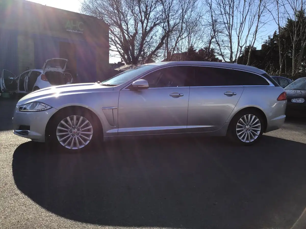 2014-jaguar-xf-22td-premium-luxury-200ps-sportbrake-5d-big-3