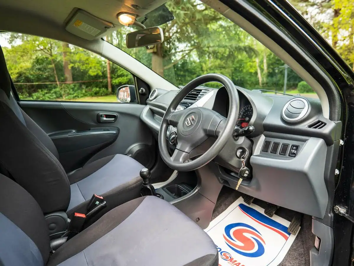 2013-suzuki-alto-10-sz3-big-9
