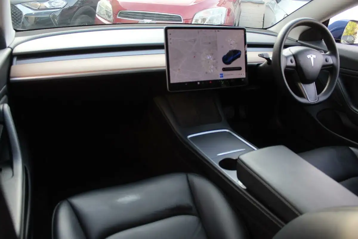 2020-tesla-model-3-e-long-range-big-27