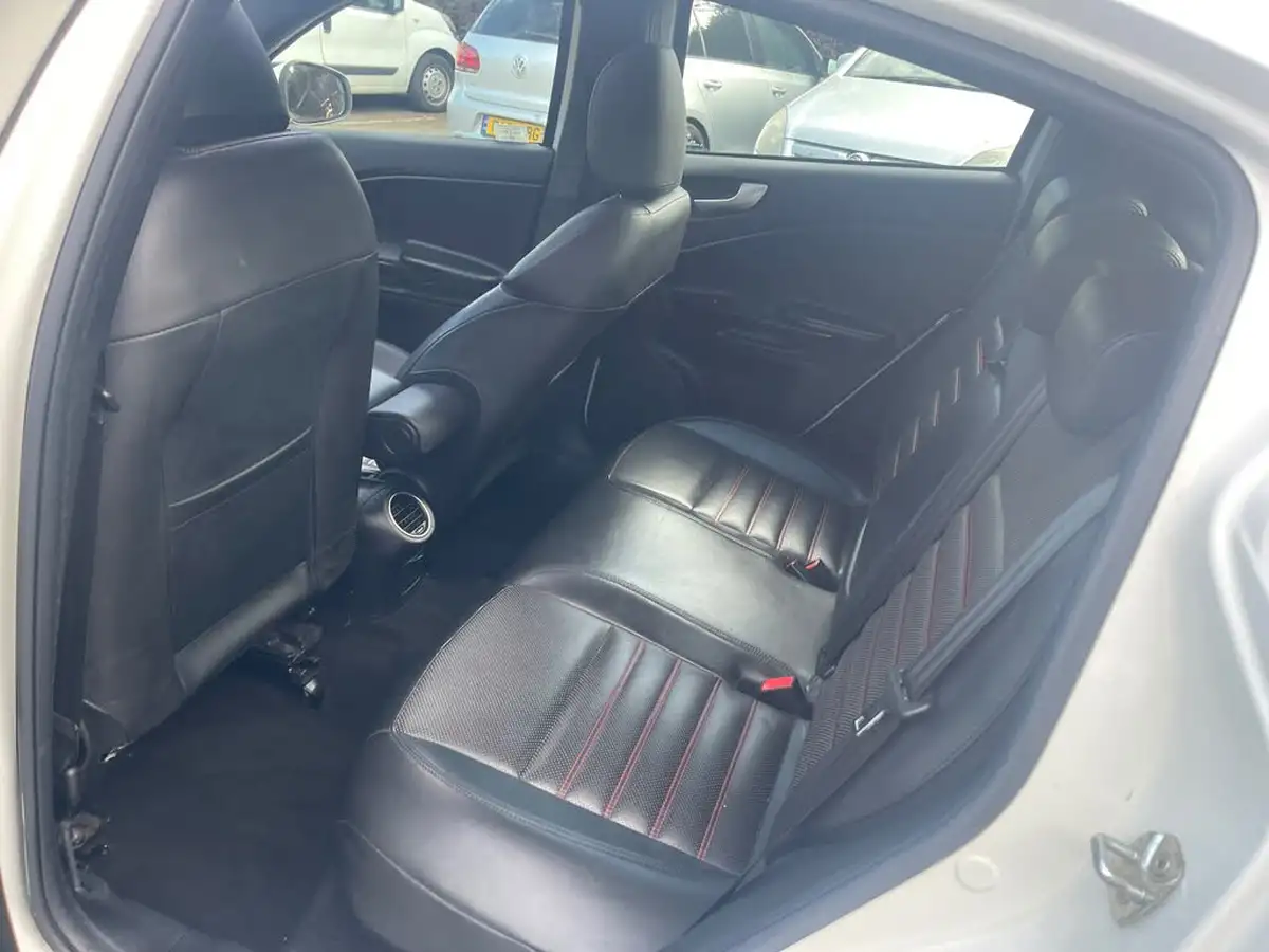2012-alfa-romeo-giulietta-20td-lusso-170-bhp-tct-big-55