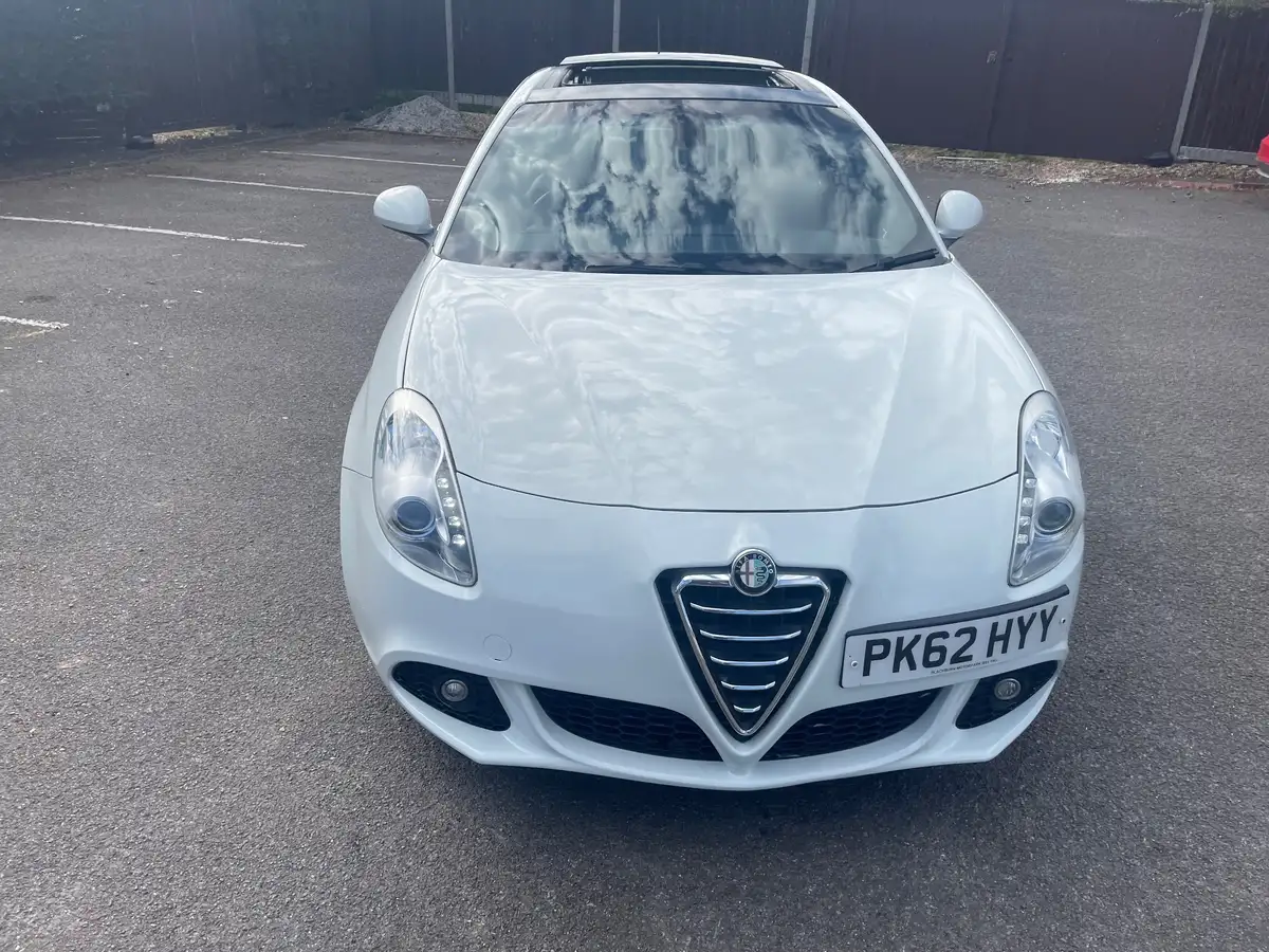 2012-alfa-romeo-giulietta-20td-lusso-170-bhp-tct-big-3