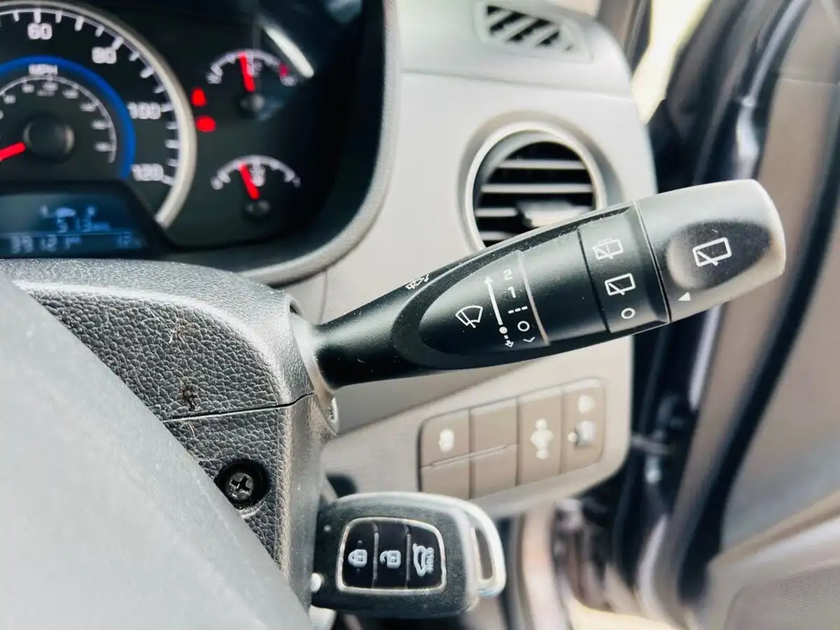 2018-hyundai-i10-10-se-67ps-big-48
