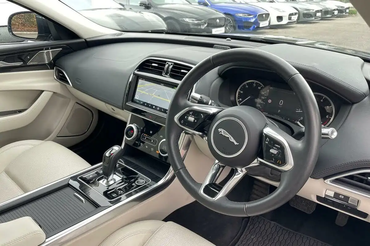 2020-jaguar-xe-20i-s-big-31