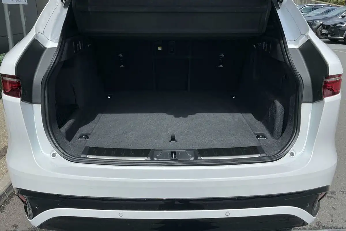 2024-jaguar-f-pace-20-d200-r-dynamic-se-black-90th-anniversary-edition-big-31