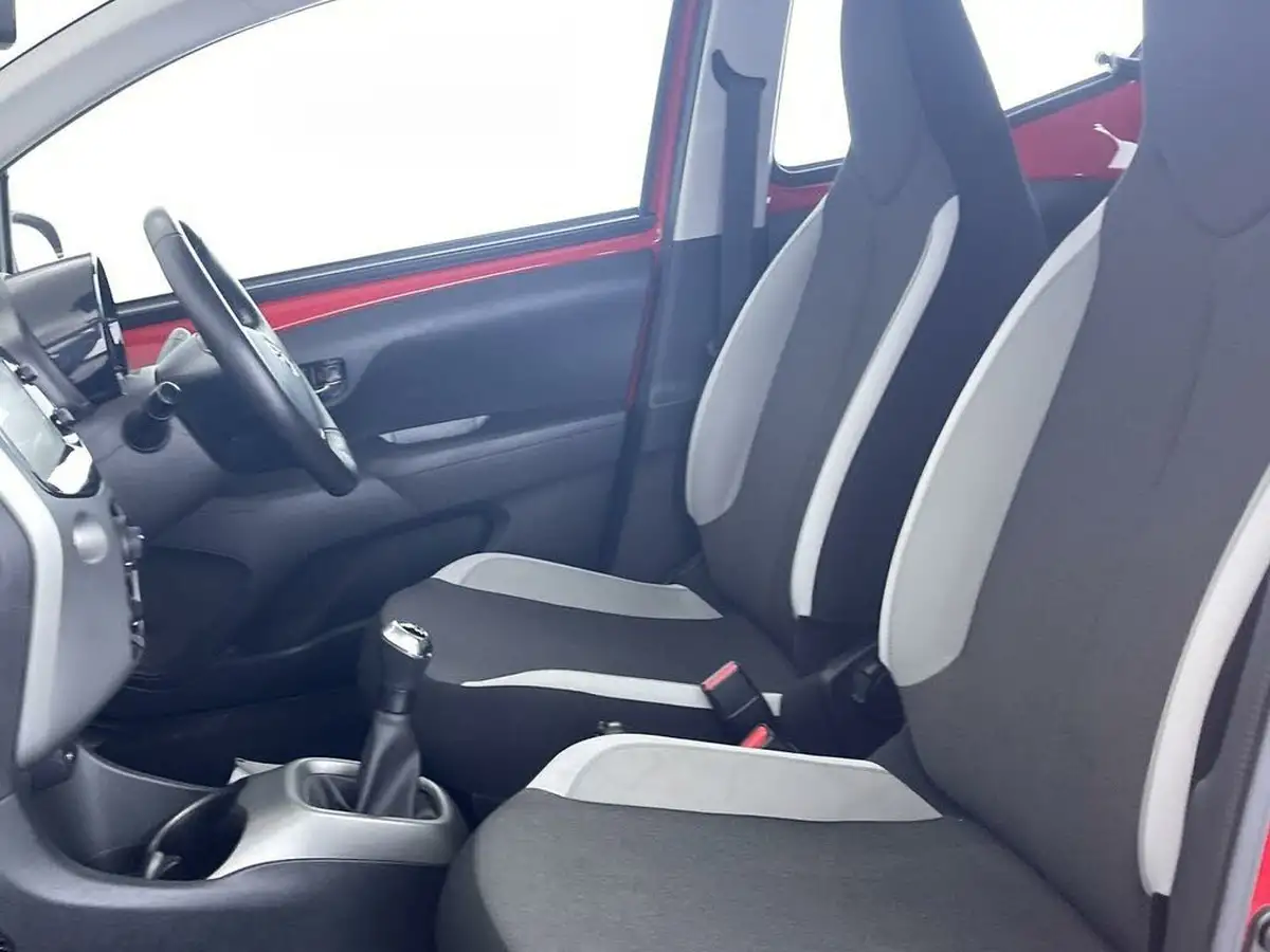 2017-toyota-aygo-10-vvt-i-x-play-71bhp-5d-big-21
