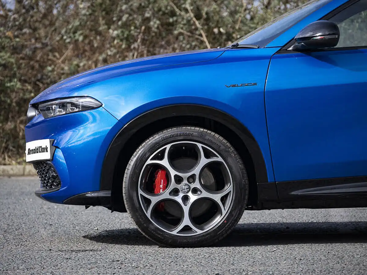 2025-alfa-romeo-tonale-15-veloce-big-13