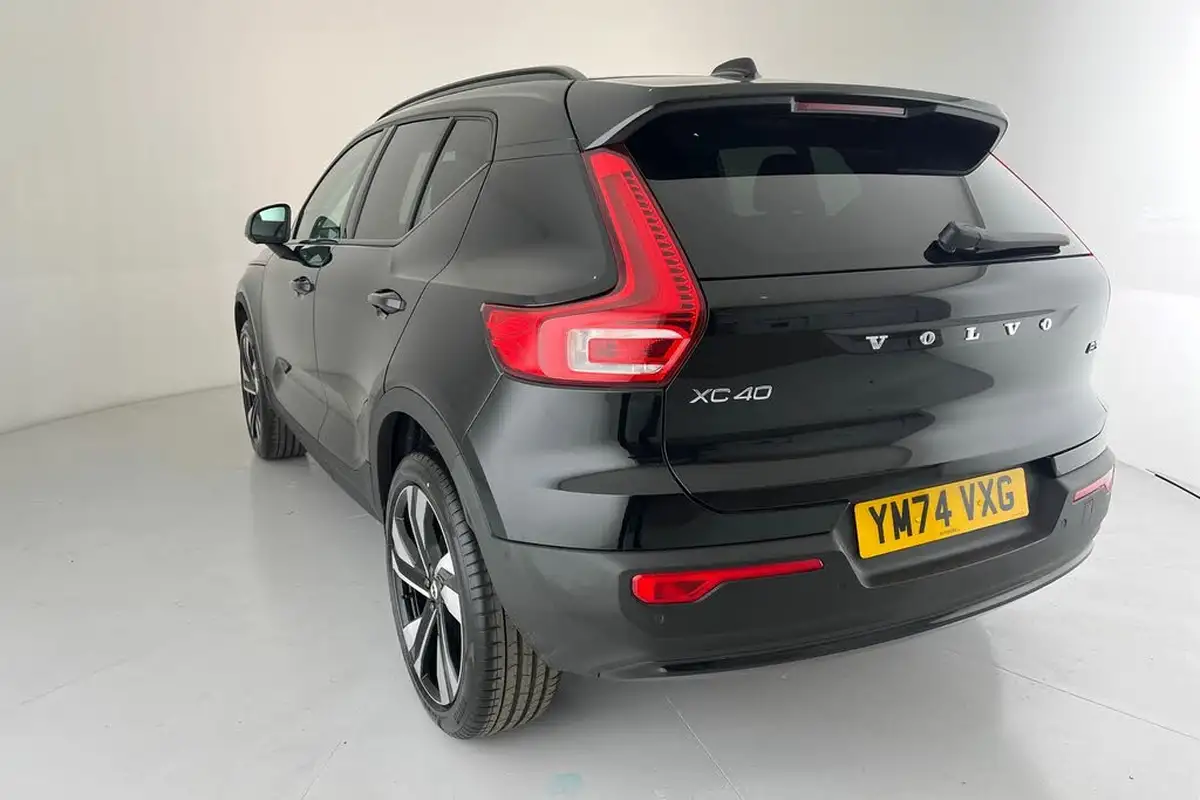 2024-volvo-xc40-20-b3-ultra-bright-big-22