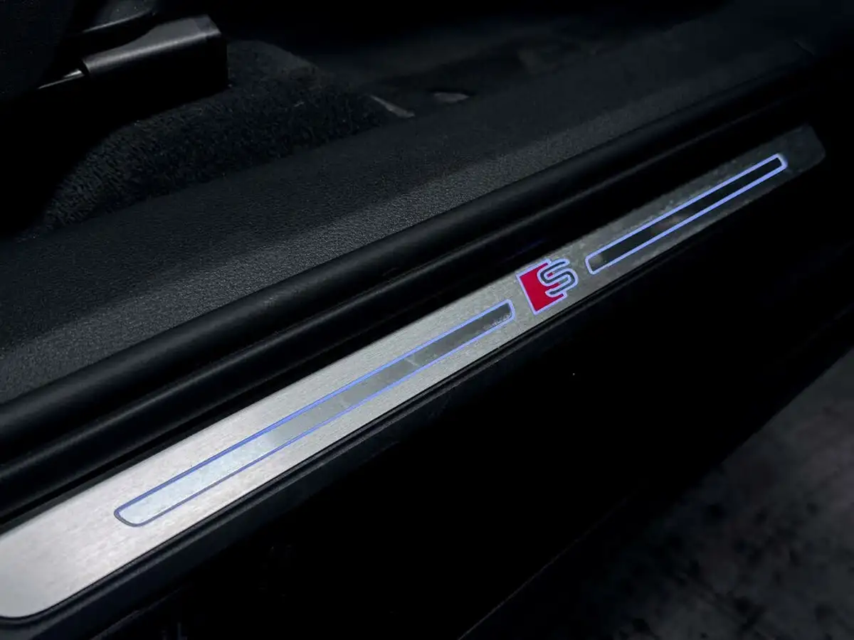 2022-audi-e-tron-50e-black-edition-station-wagon-big-22