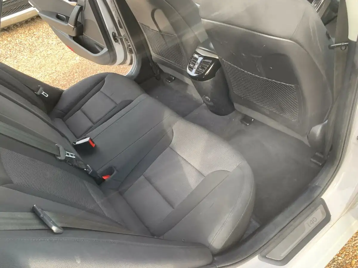 2016-hyundai-i40-17crdi-se-nav-141ps-estate-5d-big-37