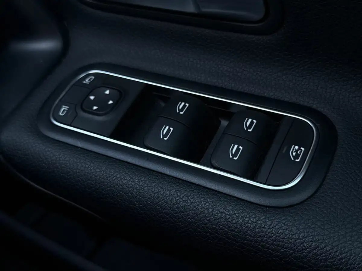 2021-mercedes-benz-a-class-13-a180-se-7g-dct-big-17