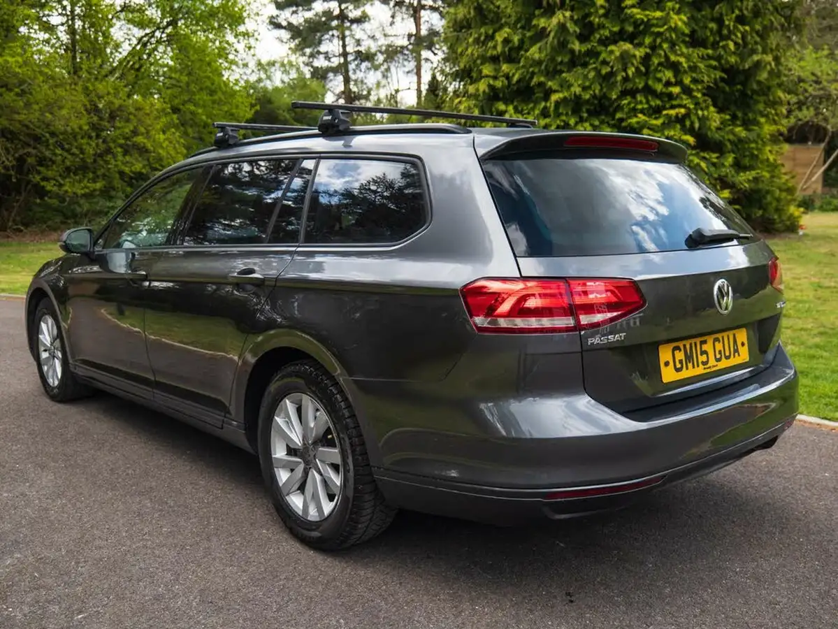 2015-volkswagen-passat-20tdi-bmtss-estate-5d-dsg-big-3