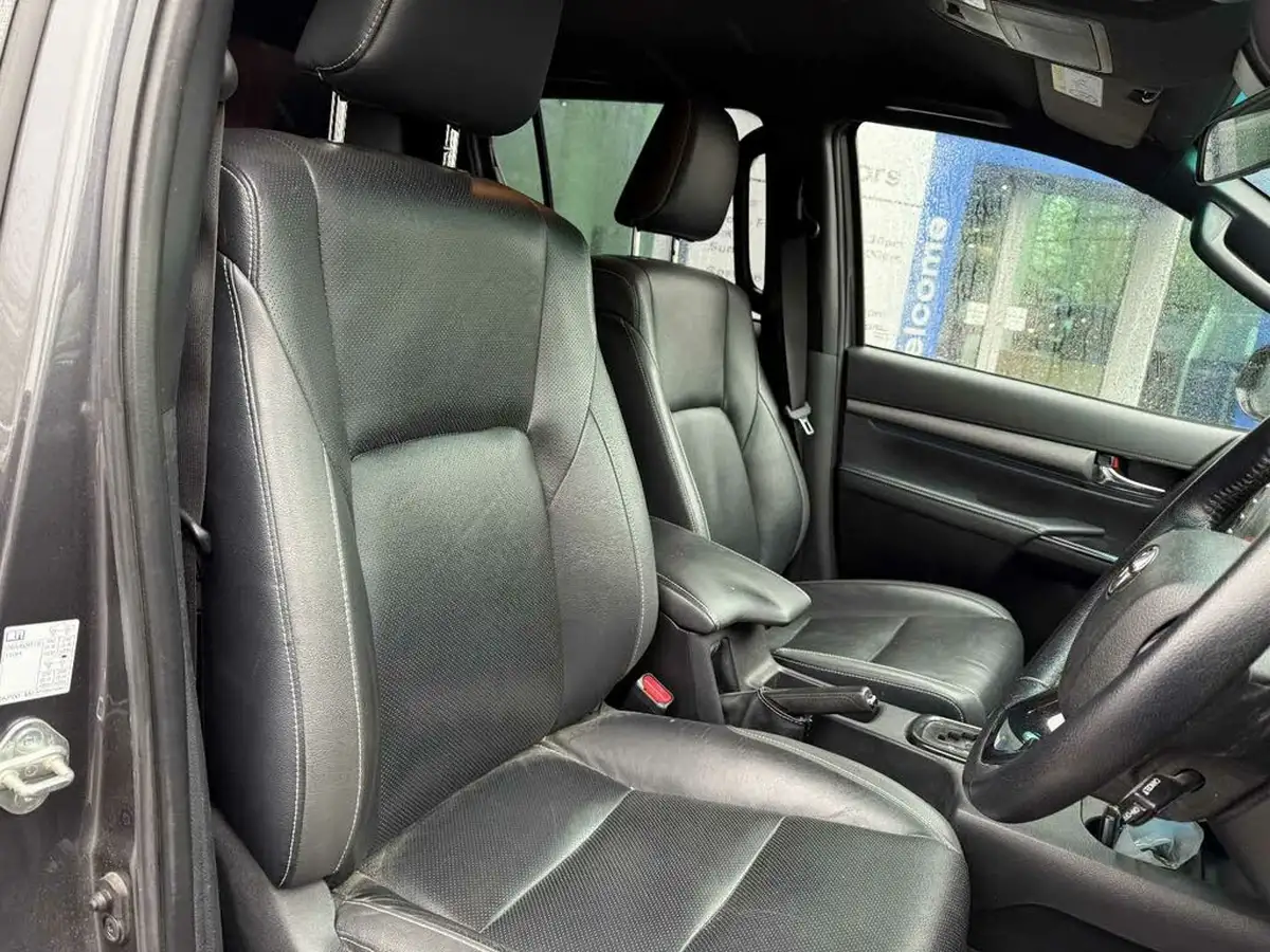 2021-toyota-hi-lux-28d-4d-invincible-x-at35-204hpeu6dt-e-big-12