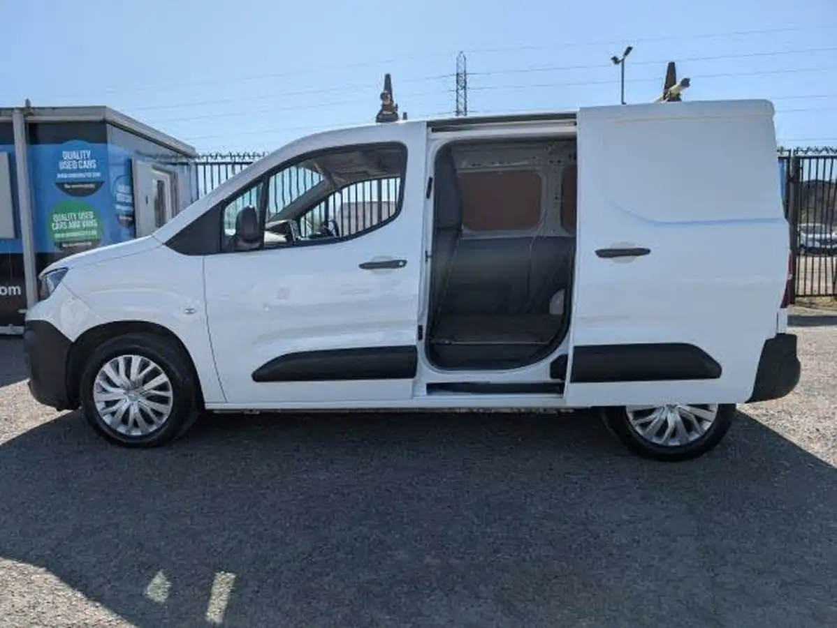 2021-peugeot-partner-15-bluehdi-1000-professional-100ps-eu6dt-panel-big-5