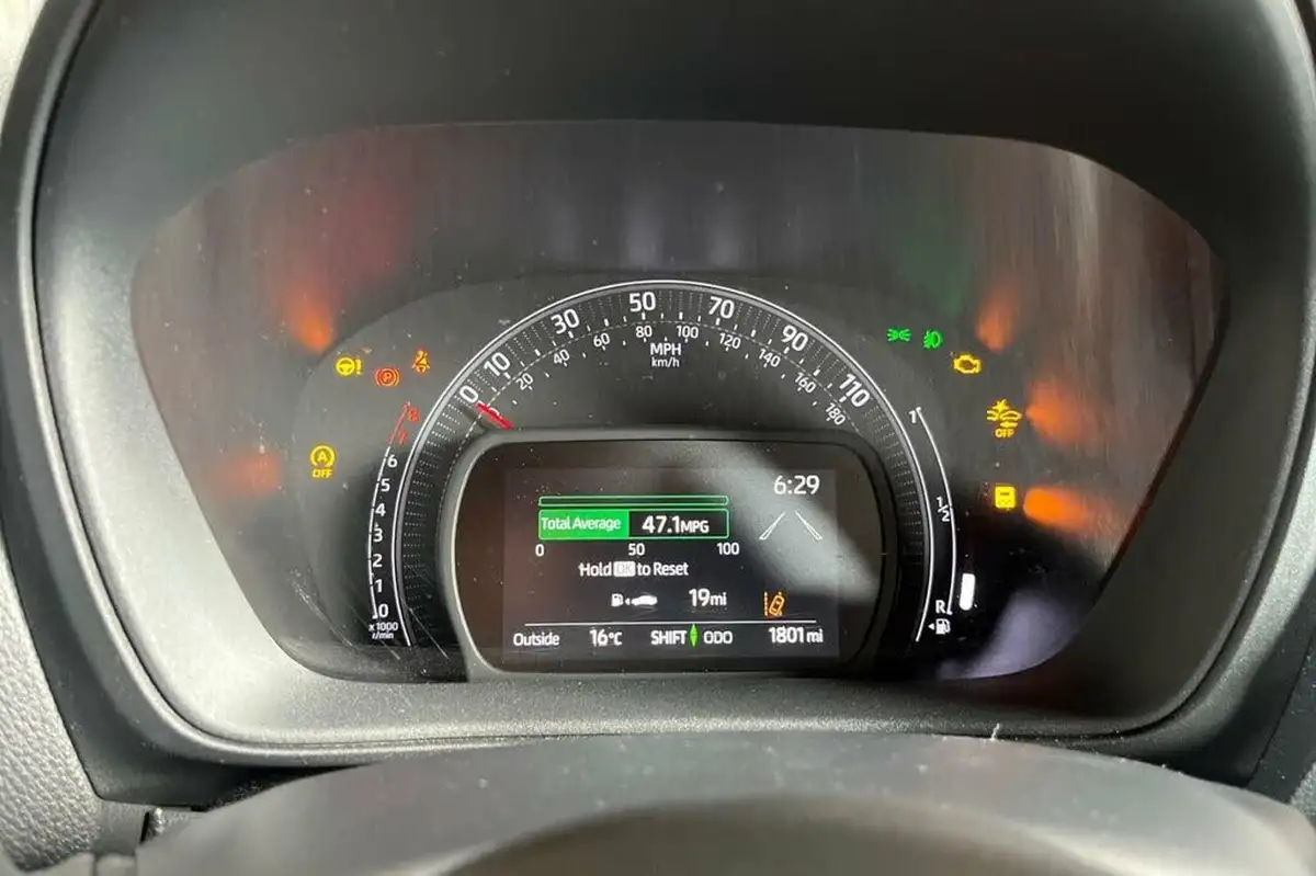 2023-toyota-aygo-x-10-vvt-i-edge-big-11