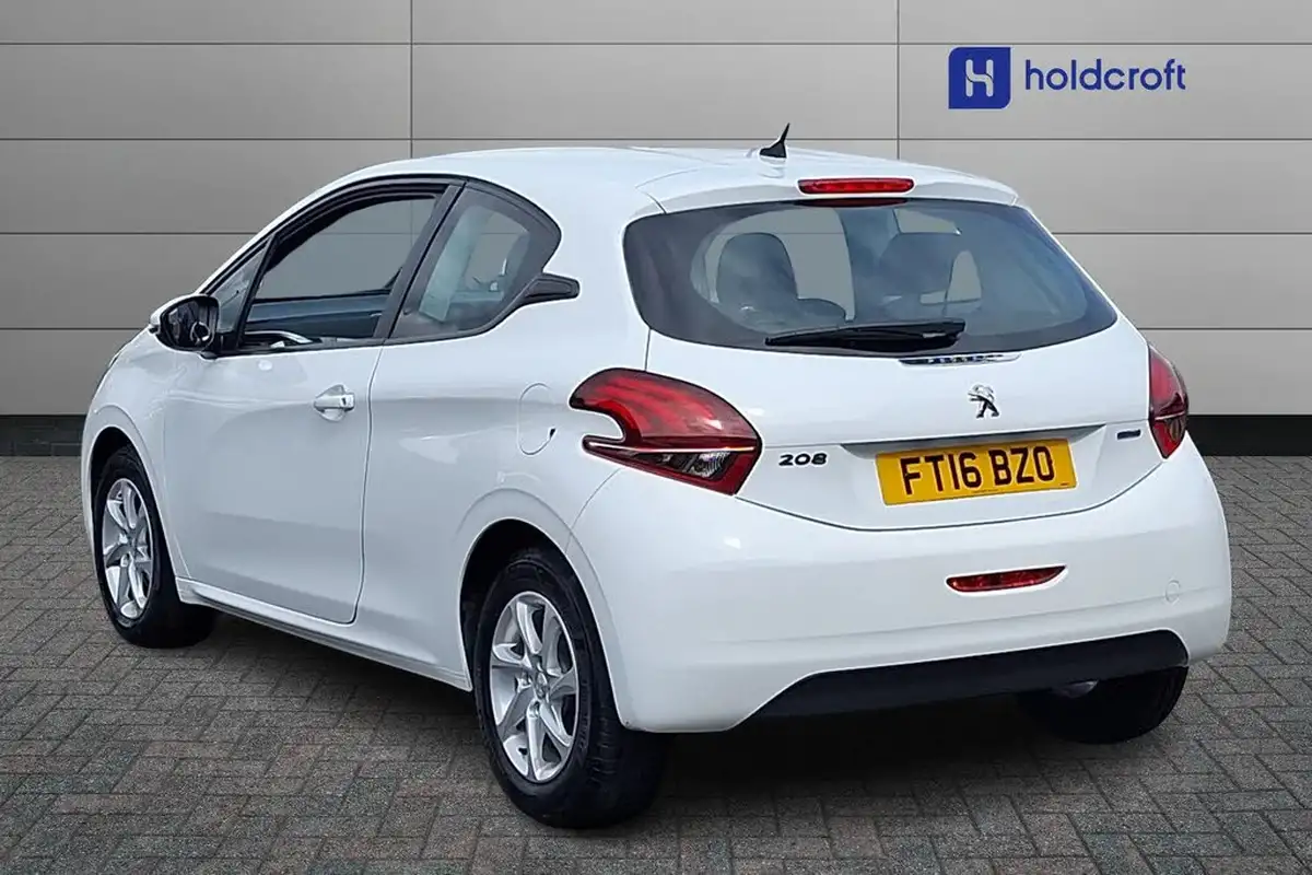 2016-peugeot-208-12-puretech-active-82bhp-3d-big-1