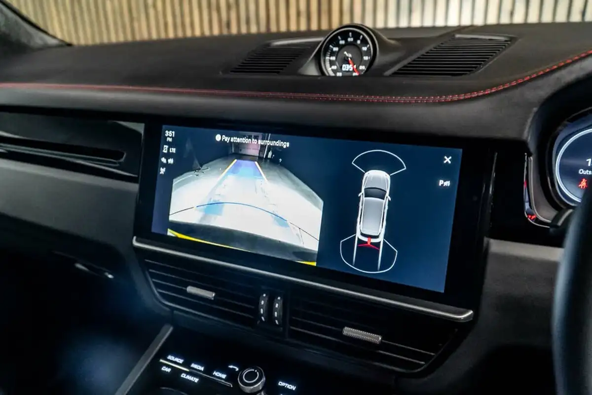2023-porsche-cayenne-40-v8-gts-station-wagon-big-26