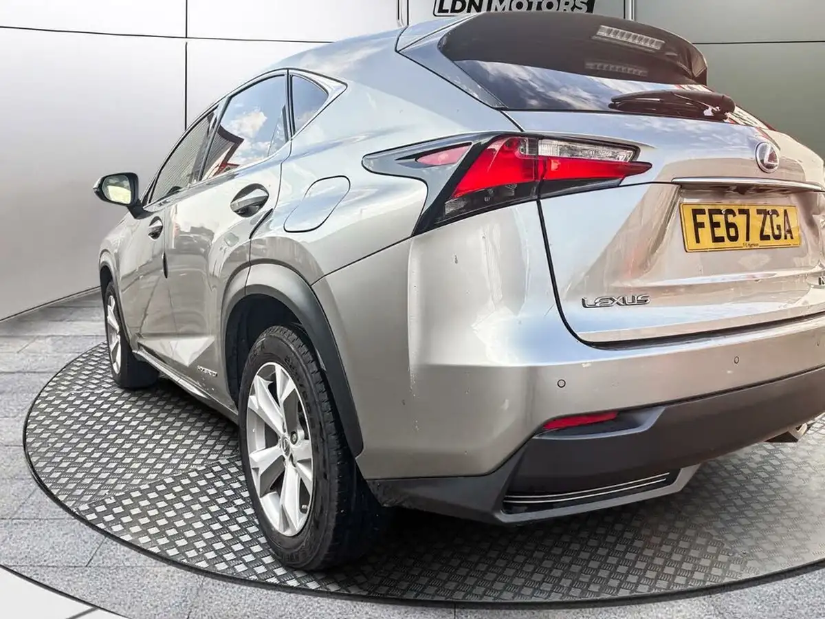 2017-lexus-nx-300h-25-premier-big-11