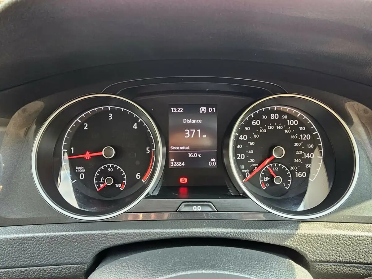 2019-volkswagen-golf-20tdi-se-estate-5d-dsg-big-19
