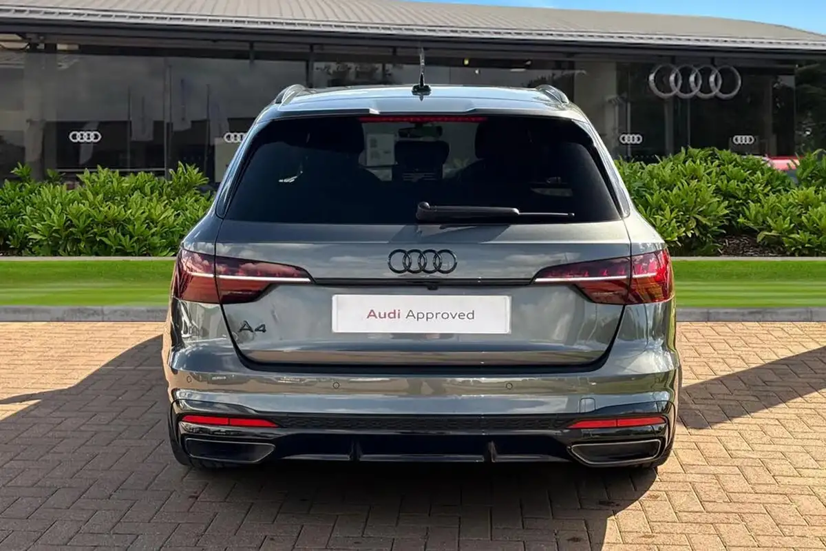2024-audi-a4-avant-20-35-tdi-black-edition-big-3
