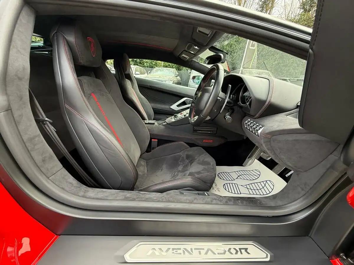 2015-lamborghini-aventador-65-lp-700-4-coupe-big-10