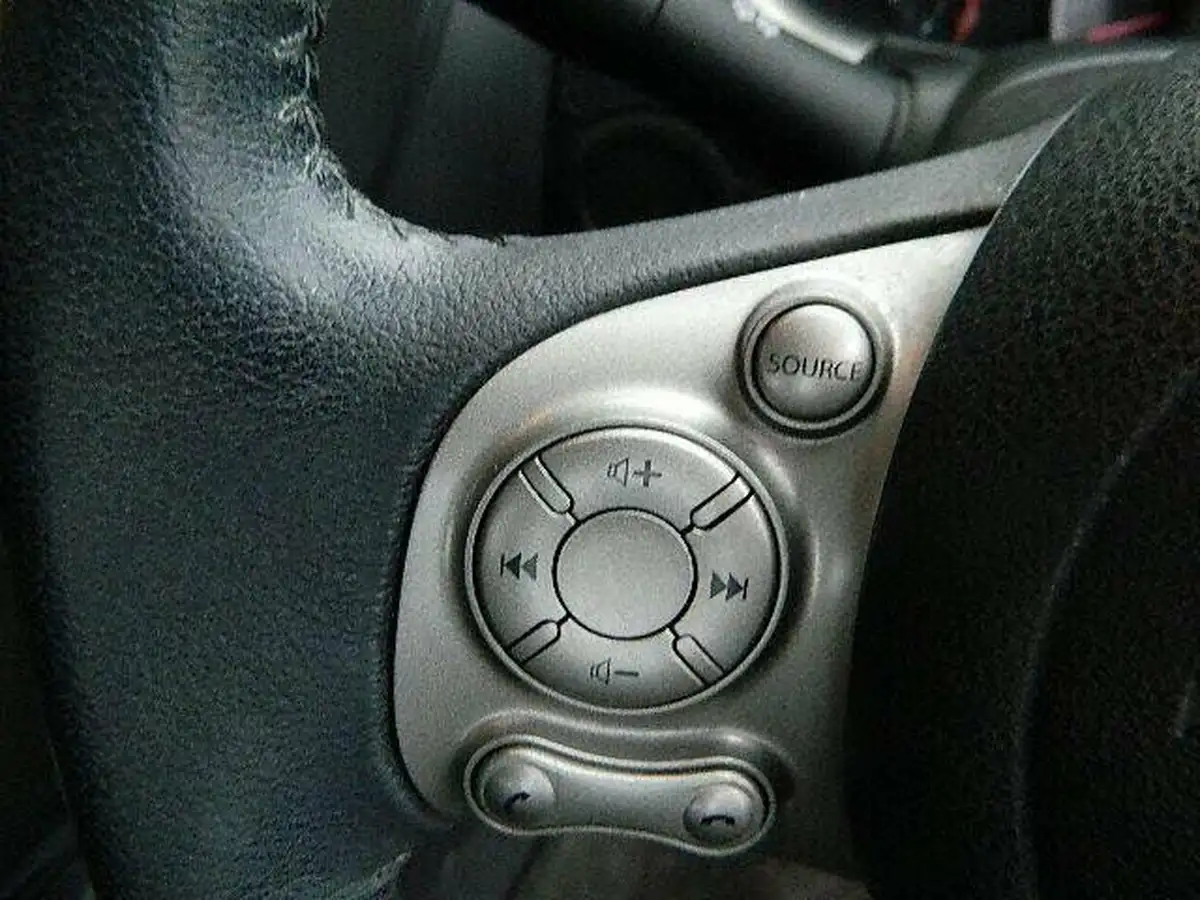 2013-nissan-micra-12-tekna-79bhp-big-29
