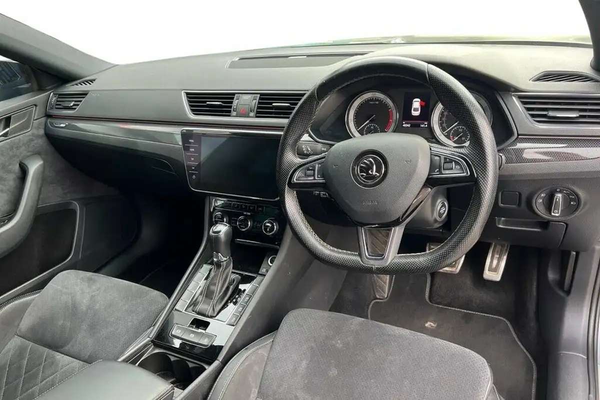 2018-skoda-superb-20-tsi-sportline-220ps-ss-hatchback-big-9