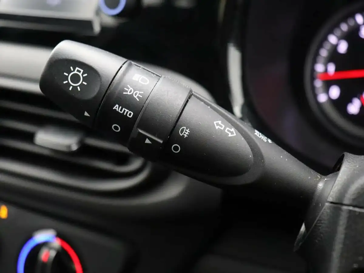 2022-hyundai-i10-12-se-connect-big-30