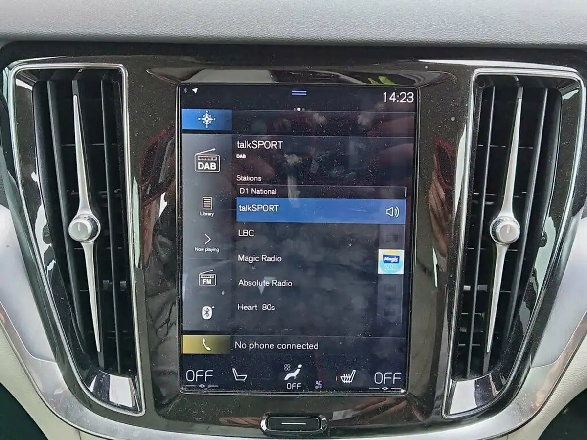2020-volvo-v60-20-t4-momentum-plus-big-6