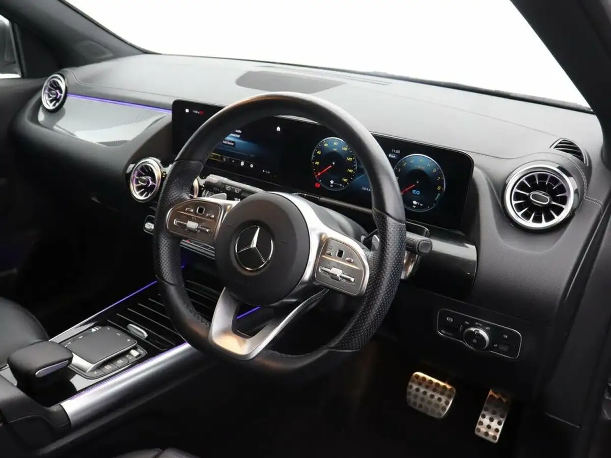 2021-mercedes-benz-gla-class-big-8