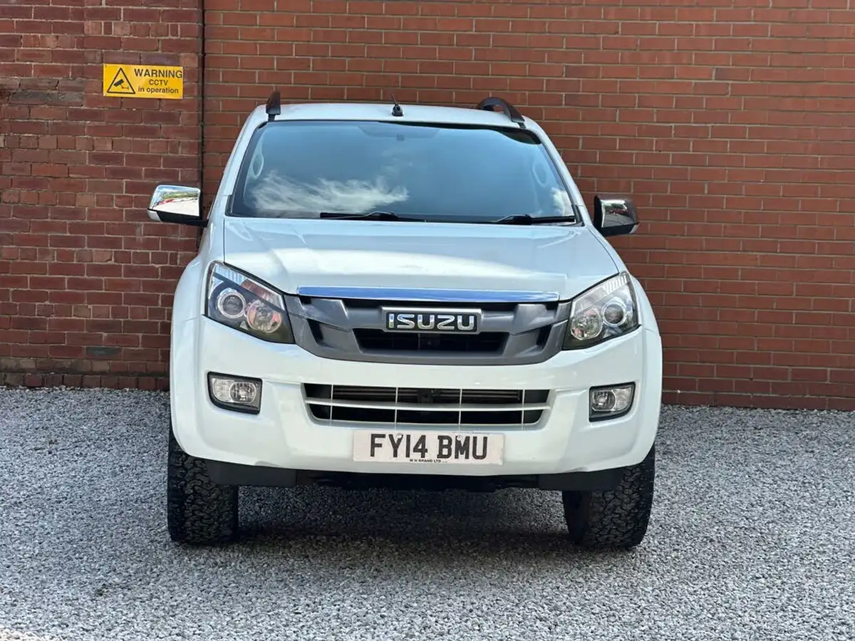 2014-isuzu-d-max-25td-venetian-red-blade-big-2