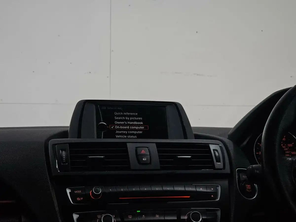 2014-bmw-1-series-16-116i-sport-ss-3d-big-22
