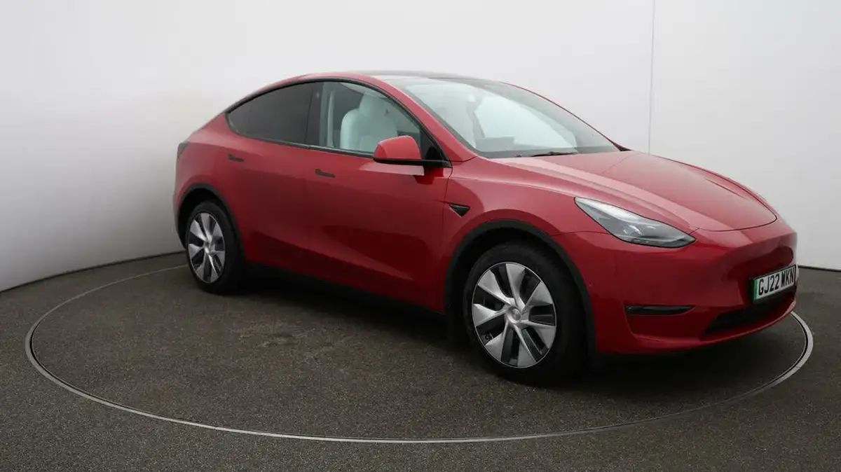 2022-tesla-model-y-e-long-range-big-35