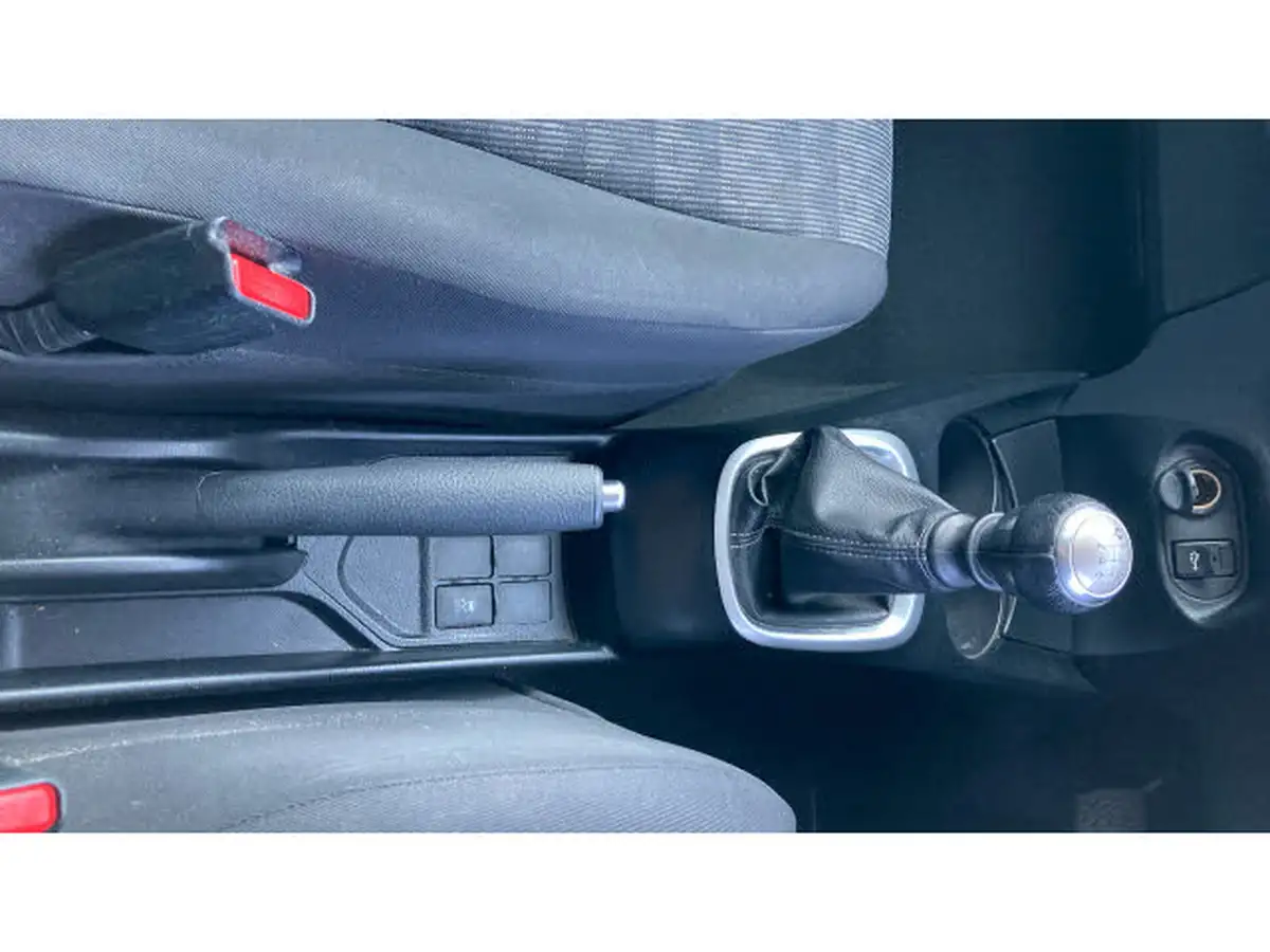 2016-toyota-yaris-133-icon-vvt-i-tss-5d-big-30