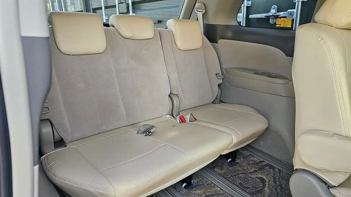 2012-toyota-estima-aeras-24-big-19