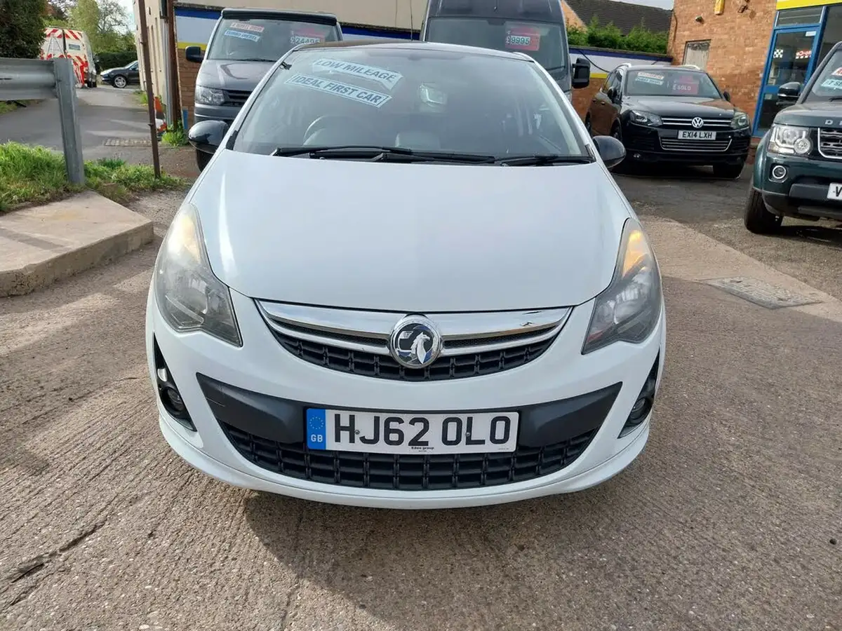 2012-vauxhall-corsa-12-3d-big-7
