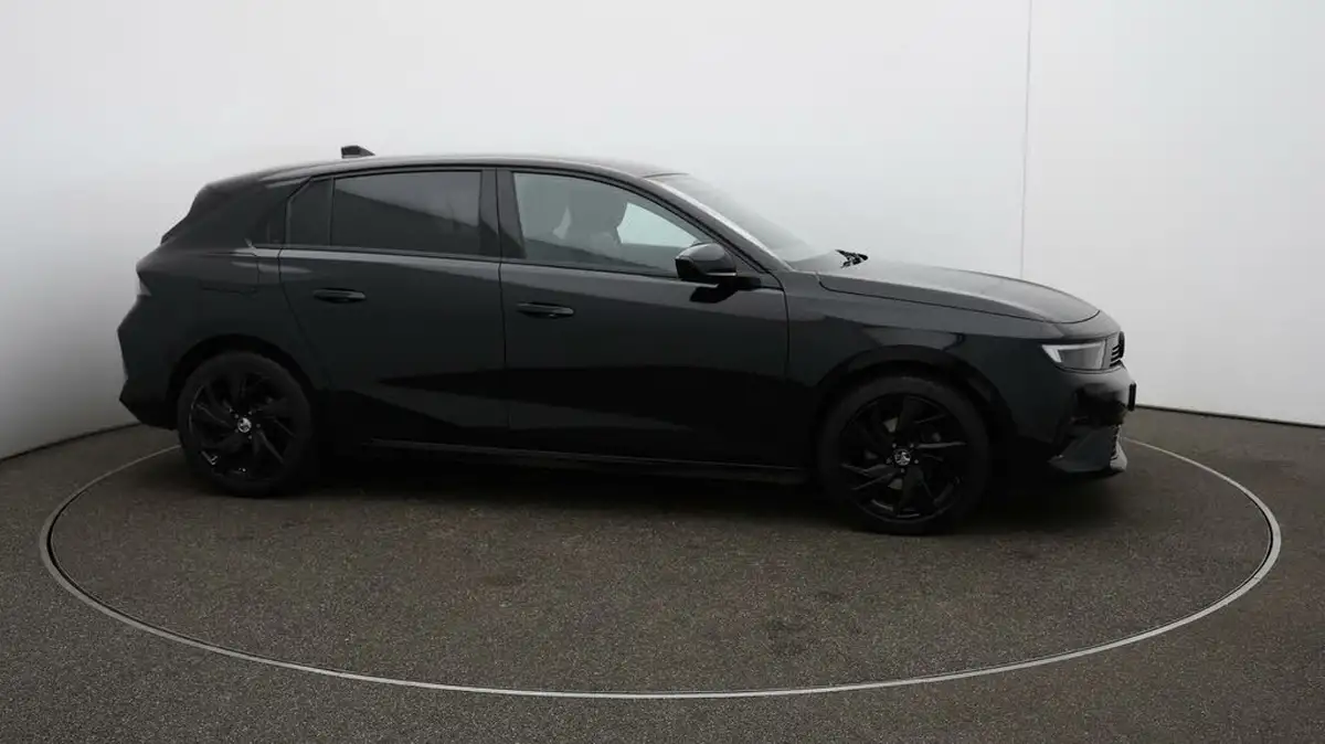 2023-vauxhall-astra-12-turbo-gs-hatchback-big-39