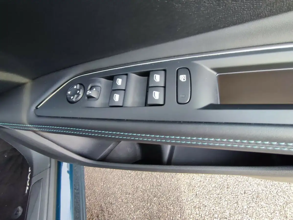 2022-peugeot-3008-suv-12-puretech-allure-premium-big-14
