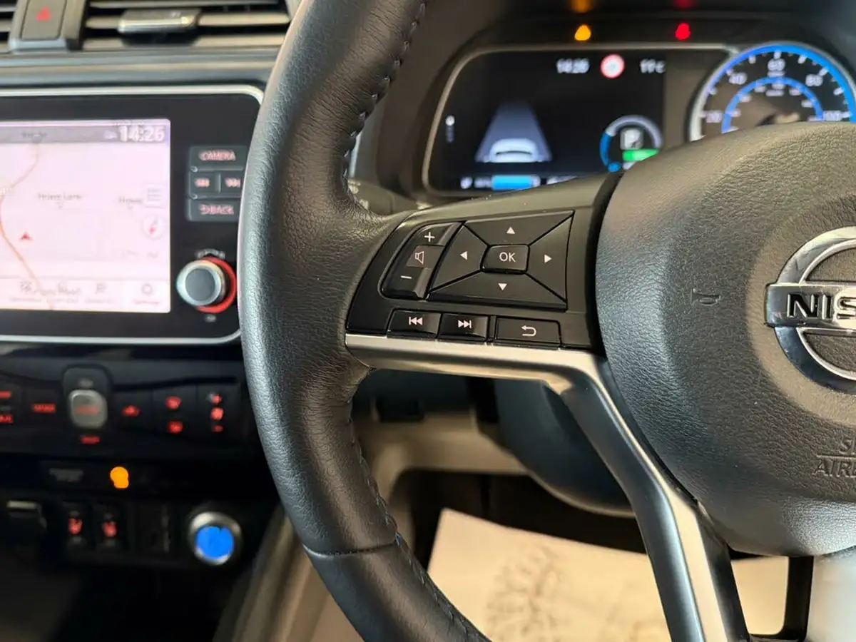 2021-nissan-leaf-e-tekna-big-18