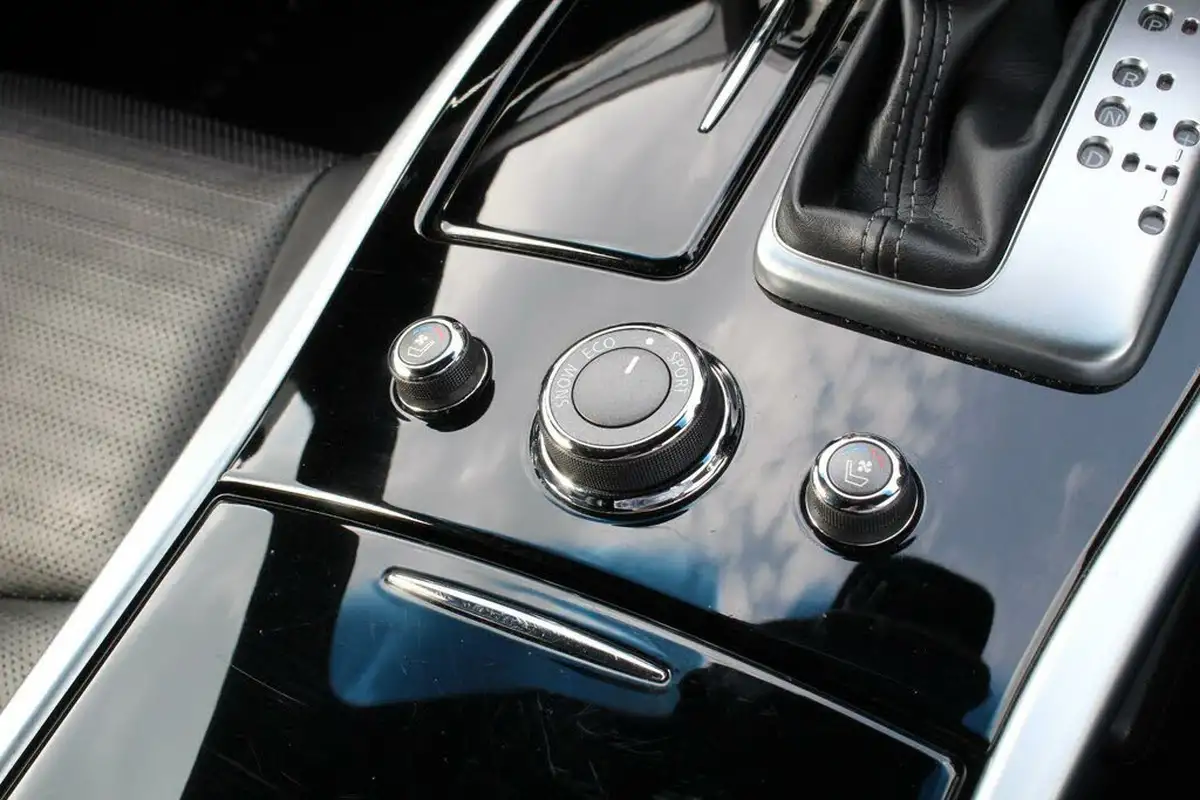 2014-infiniti-q70-35-gt-premium-hybrid-big-31