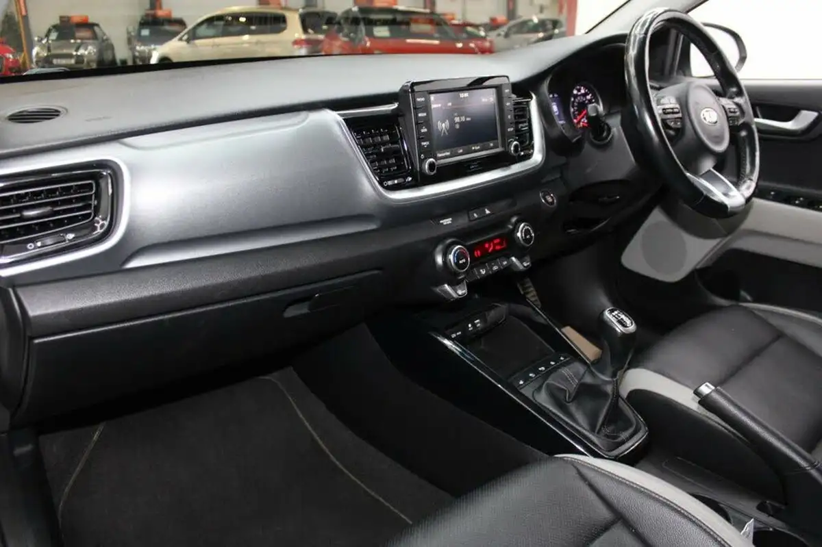 2018-kia-stonic-10-t-gdi-4-big-26