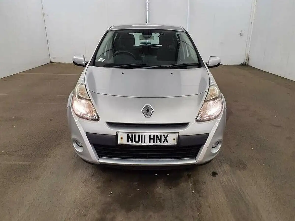 2011-renault-clio-15td-dynamique-tom-tom-15dci-fap-hatchback-5d-big-1