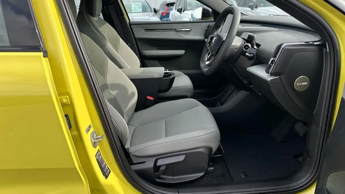 2025-volvo-ex30-e-twin-plus-big-29
