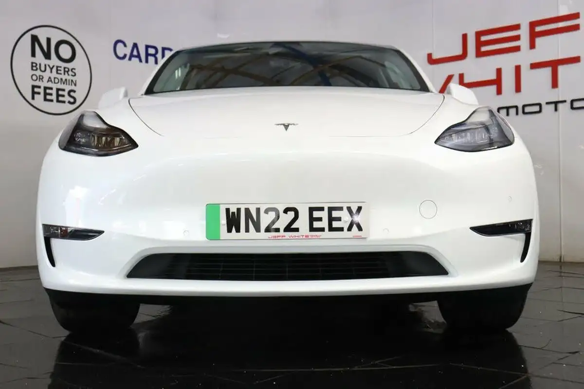 2022-tesla-model-y-e-long-range-big-10